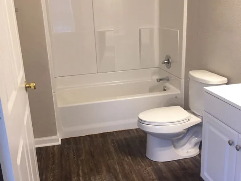 2324 Kentucky Ave — Photo 5