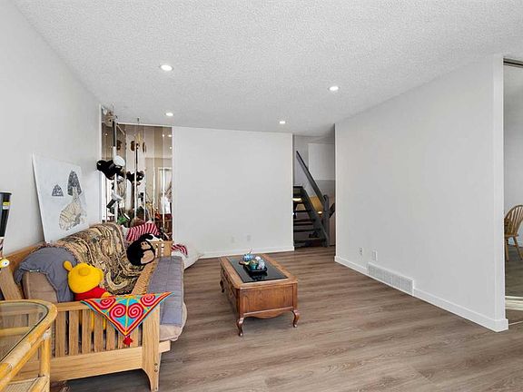 5th image of 95 E Beddington Way NE