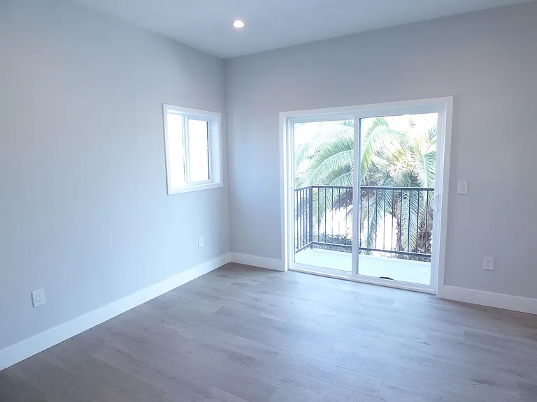 1258 N Hobart Blvd — Photo 10