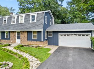 1409 Banbury Rd, Mundelein, IL 60060