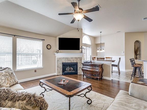 4th image of 5901 Sidney Ln
