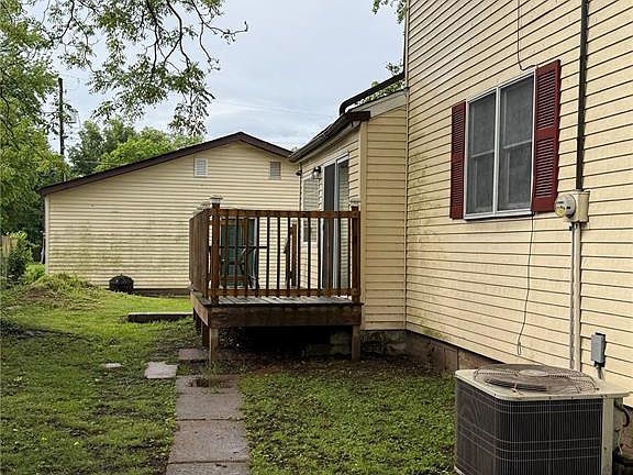 3rd image of 110 S 18th St