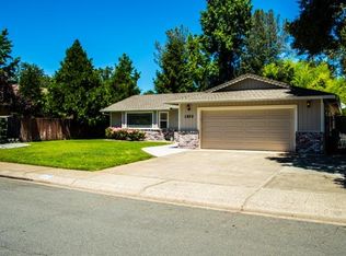 1820 Edgewood Dr, Redding, CA 96003