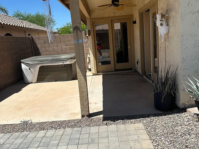 hot tub included in great shape
