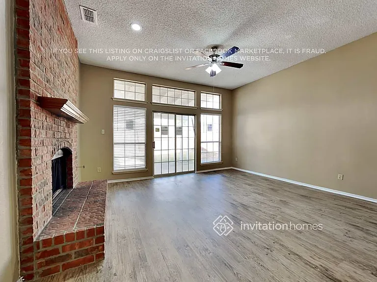 2060 Camelot Dr — Photo 5