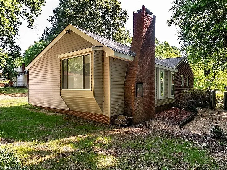 1313 Greenbriar St — Photo 33