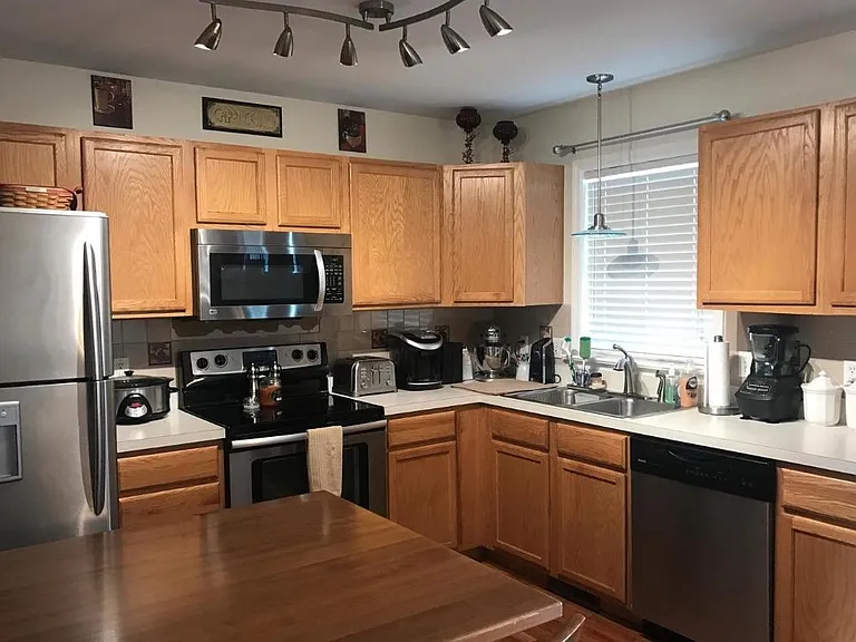 812 Knoll Dr — Photo 3
