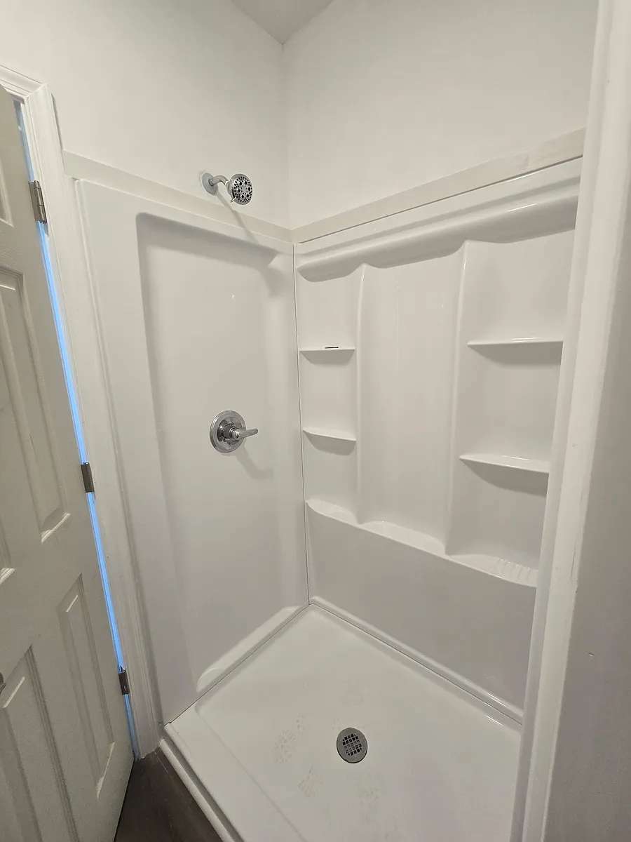 Bedroom shower - 571 1st St