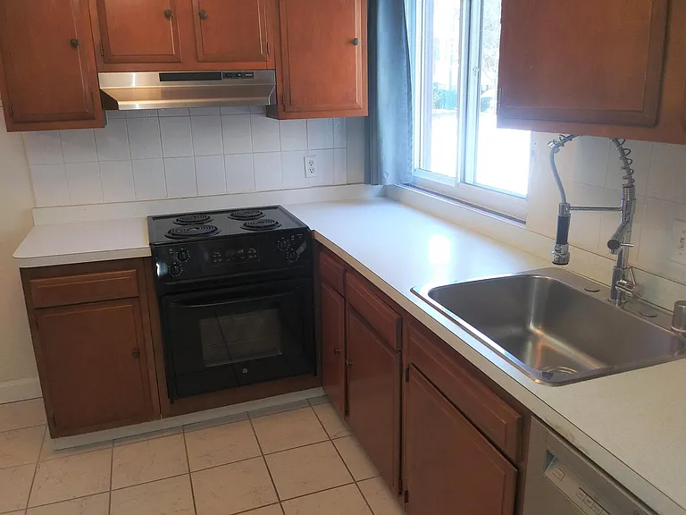 Wainwright Dr — Photo 20