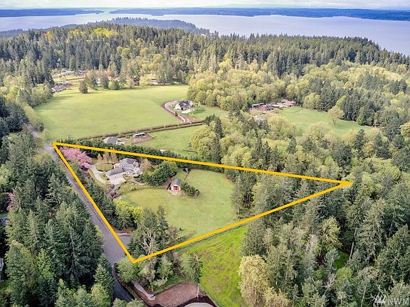 Surrounding equestrian properties match this perfectly situated estate with lots of potential & privacy.