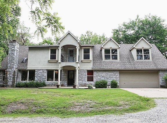 Large home with mother in law plan