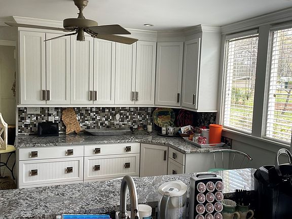 5th image of 2126 Carol St