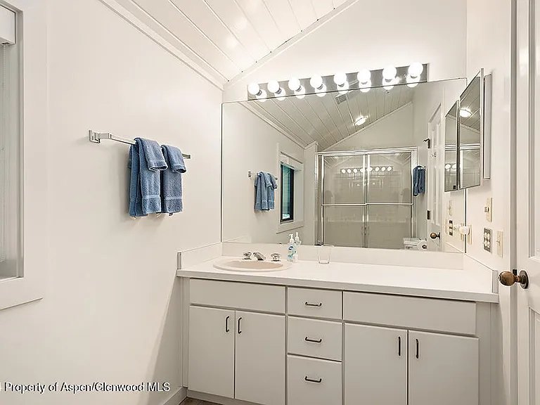 3904 Brush Creek Rd #11 — Photo 19