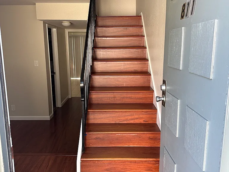 811 Magellan Ln — Photo 3