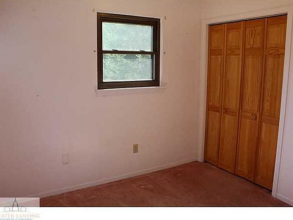 4th image of 9524 Stratford Cir