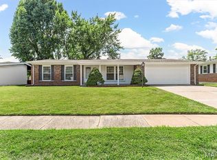 1445 Thoroughbred Ln, Florissant, MO 63033