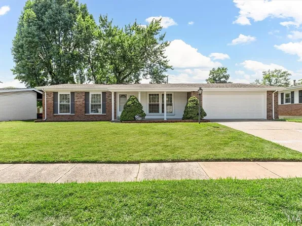 1445 Thoroughbred Ln, Florissant, MO 63033