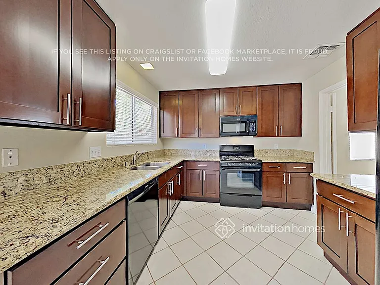 2308 Lone Pine St — Photo 7