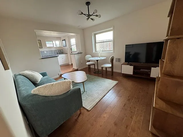 1 bed, 500 sqft, $2,500 — Photo 4