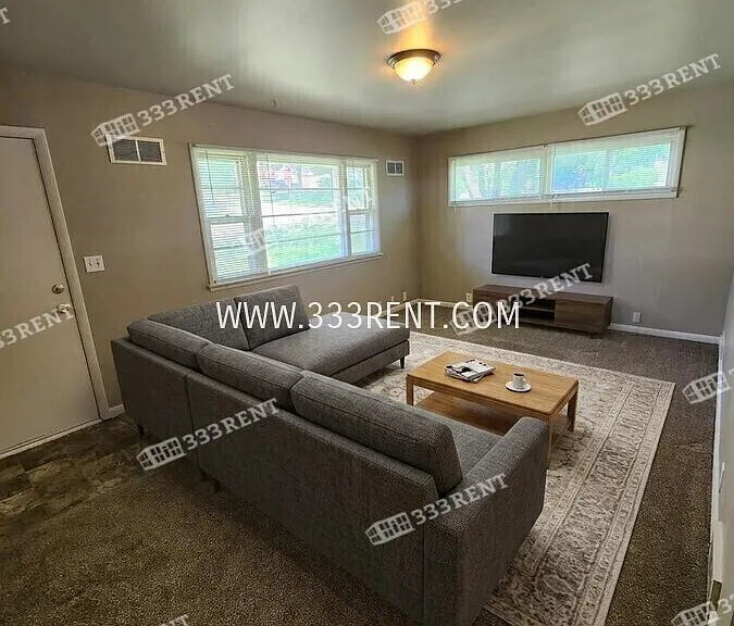 9123 Walnut St — Photo 2
