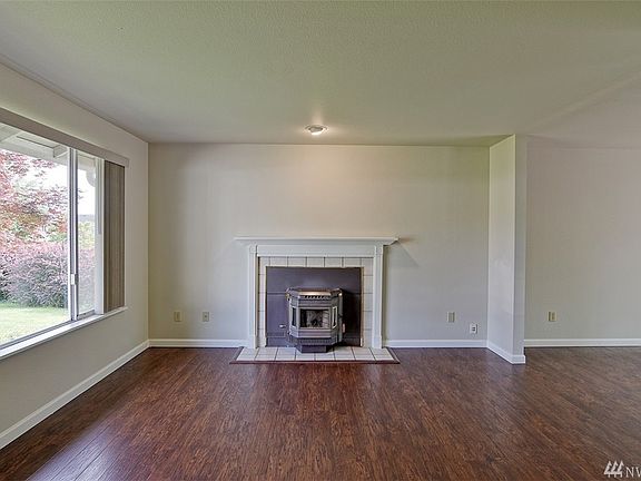 3rd image of 11906 28th Pl NE