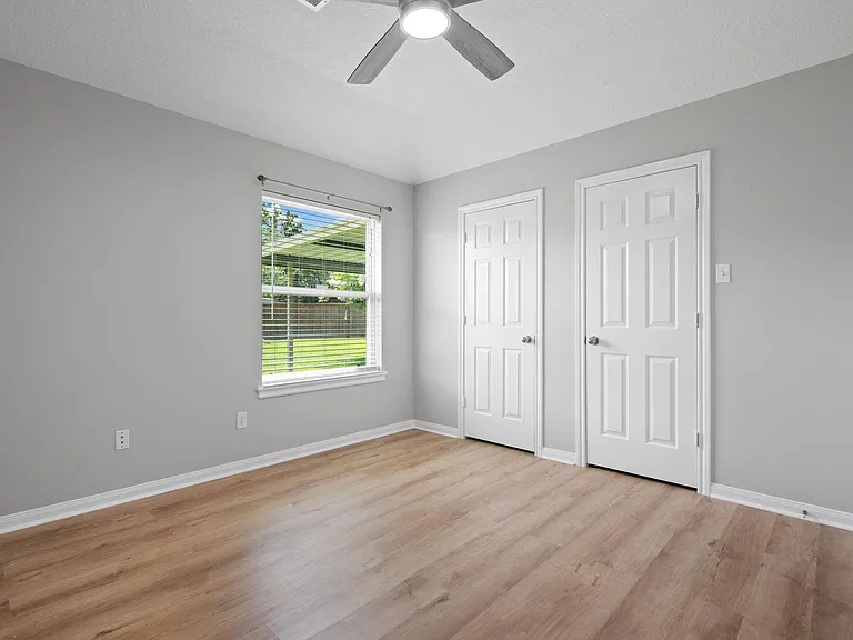 460 W Houston St — Photo 12