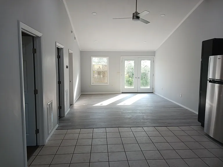Kitchen to Livingroom