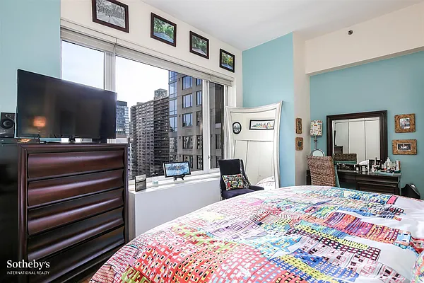 Sold by Sotheby's International Realty | media 16