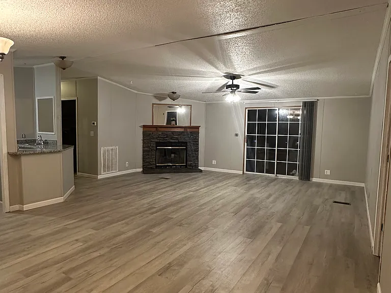 209 Hickory Nut Dr — Photo 2