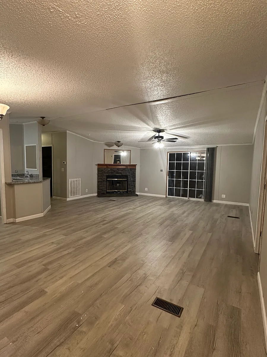 Building Photo - 209 Hickory Nut Dr