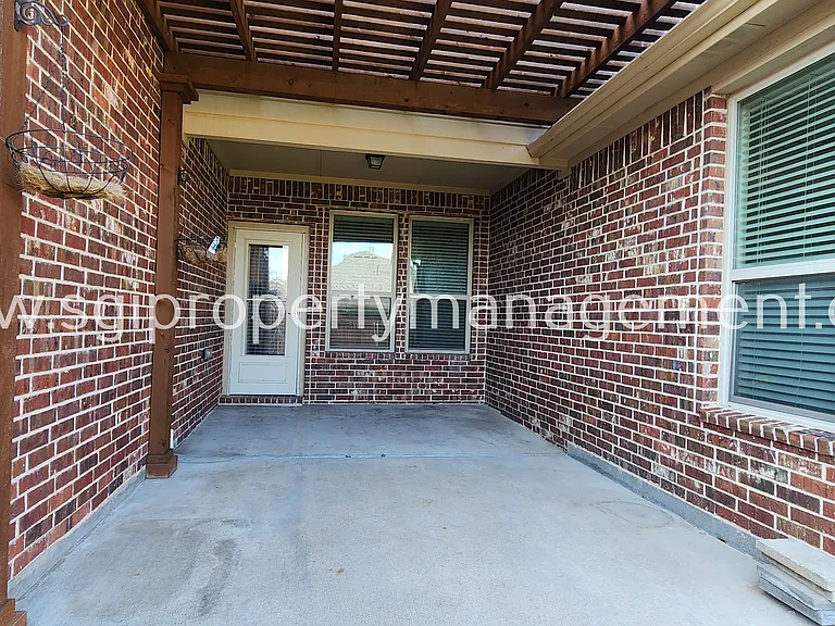 1369 Crescent Cove Dr — Photo 35