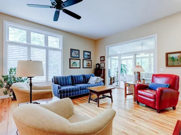 1500 Crown Colony Ct Unit 110, Des Moines, IA 50315