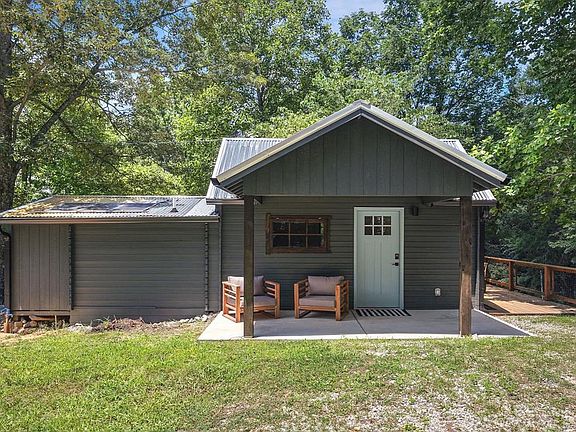 3rd image of 122 Abby Ln