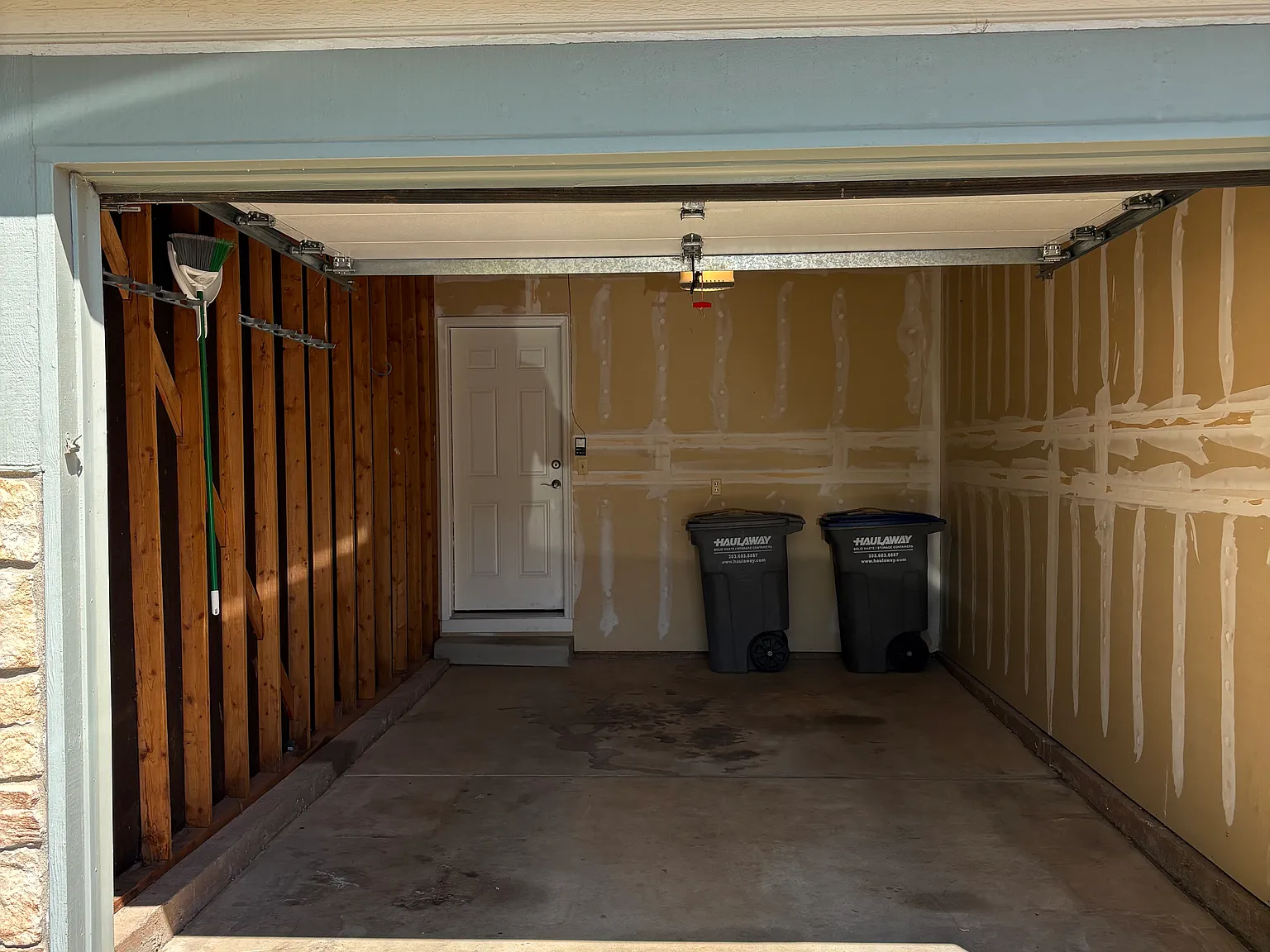 8424 S Everett Way — Photo 2