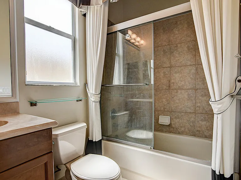 670 Edgebrook Ln — Photo 43