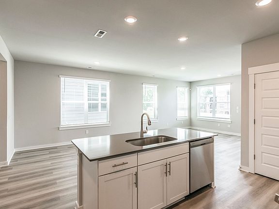 4th image of 4044 Keeley Dr