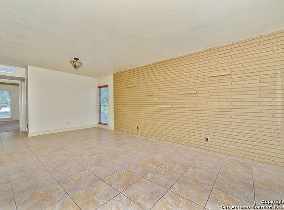 3rd image of 310 E Crestline Dr