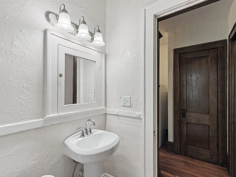3121 Girard Ave S — Photo 30