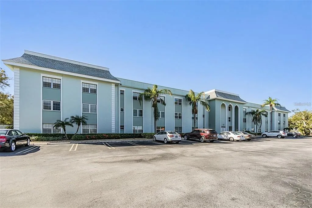 2 bed, 2.0 bath, 1200 sqft, $1,800 — Photo 2