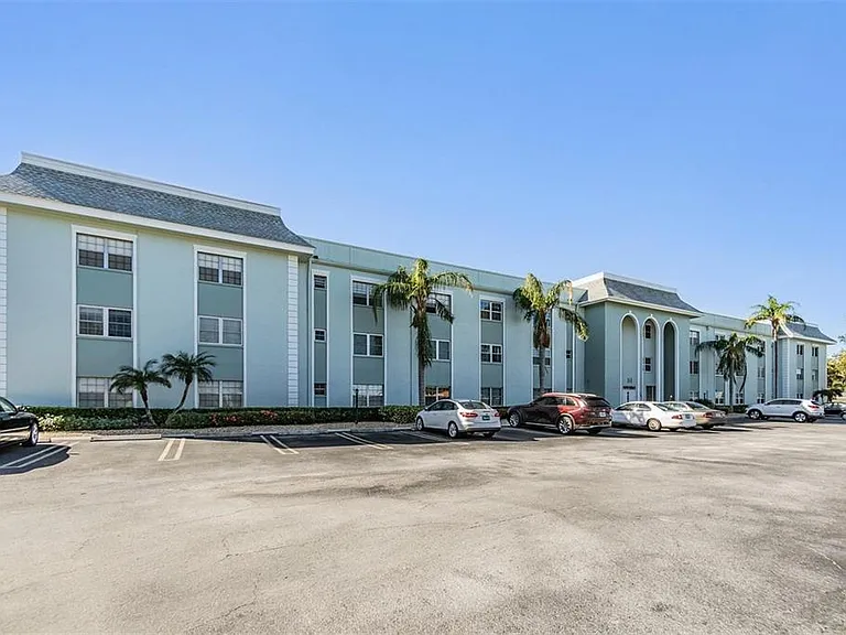 1706 Belleair Forest Dr #136 — Photo 2