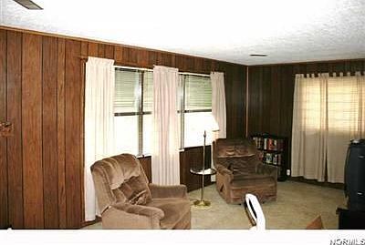 4th image of 524 Barker St