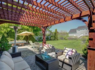 66 McCorrie Ln, Portsmouth, RI 02871