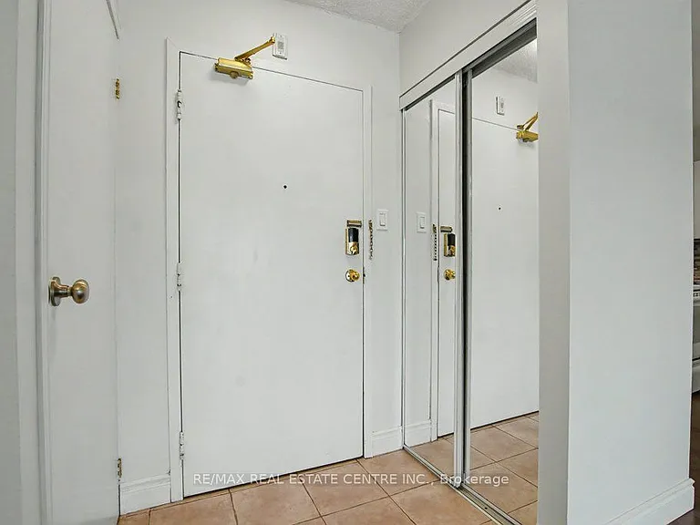 15 Hofstetter Ave #313 — Photo 7