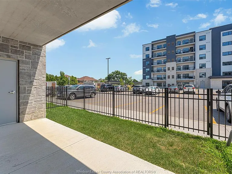 3290 Stella Cres — Photo 13