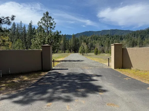 4697 E Evans Creek Rd, Rogue River, OR 97537