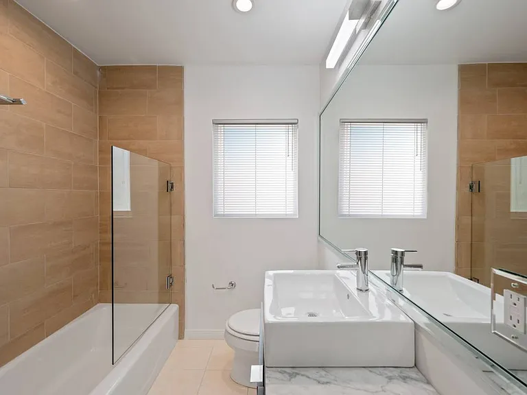 1117 S Cochran Ave — Photo 14