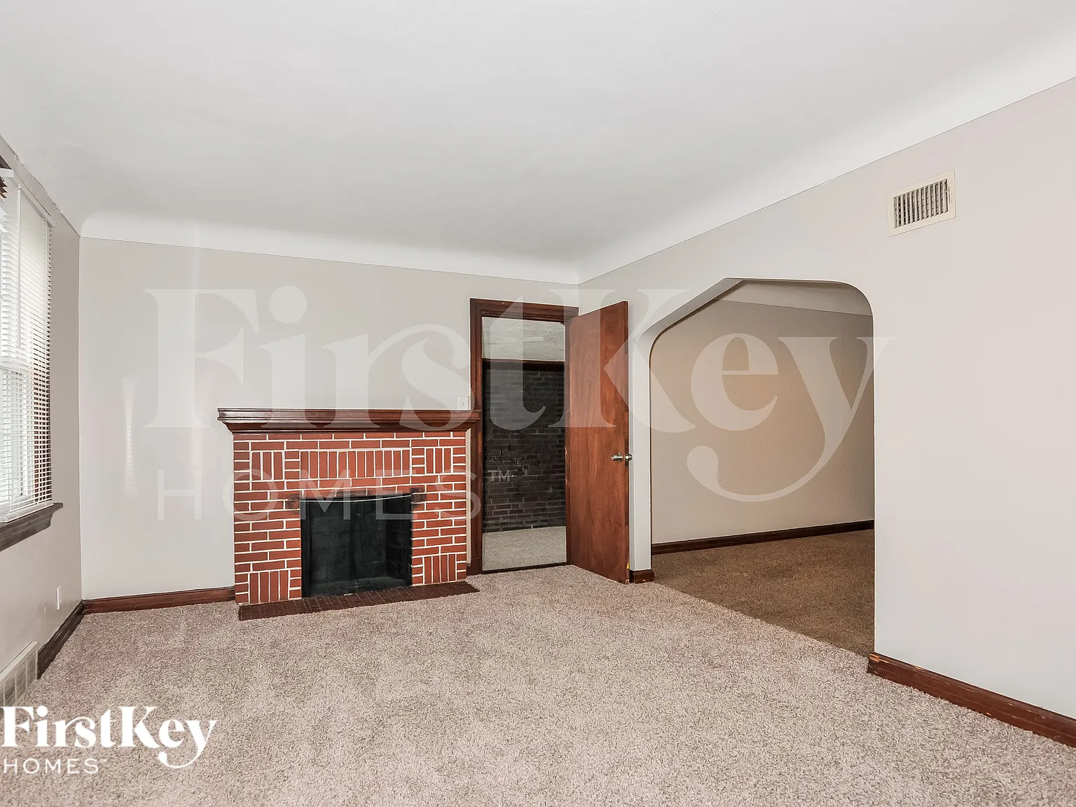 3 bed, 2.0 bath, 1900 sqft, $1,615 — Photo 3