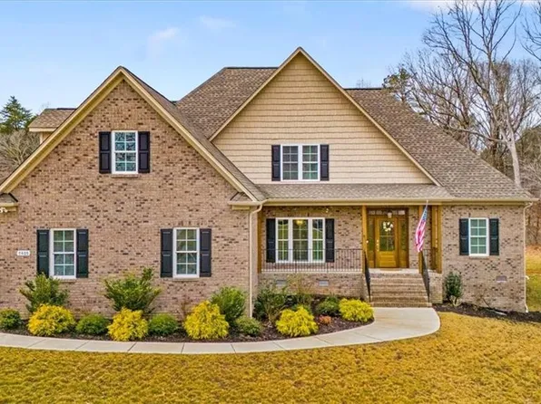 7405 Felloes Ct, Oak Ridge, NC 27310