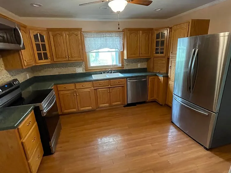 921 Brookhaven Dr — Photo 3