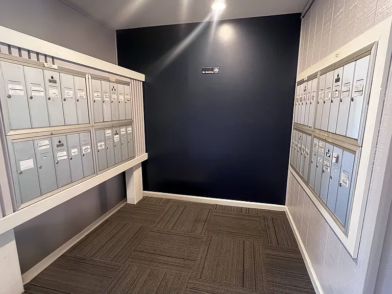 Crown Pointe Apartments — Photo 12